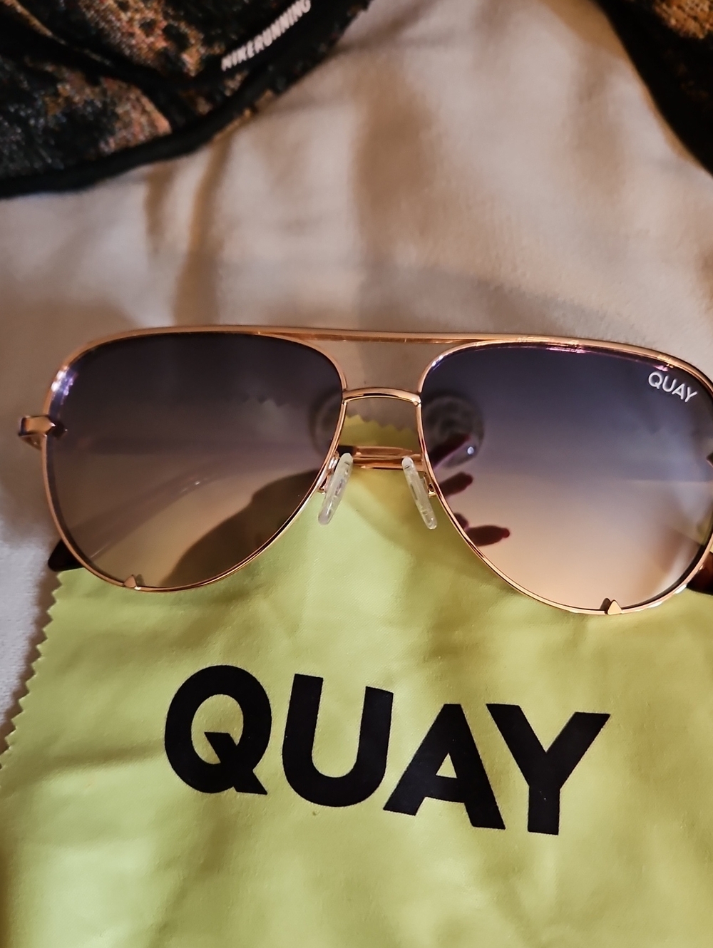 NWOT Quay Australia Rose Gold Aviator Sunglasses with Gradient Brown-Gray Lenses